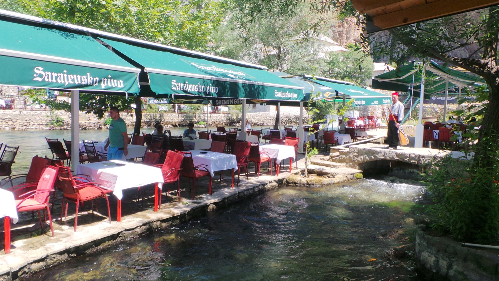 Lunch by the stream11